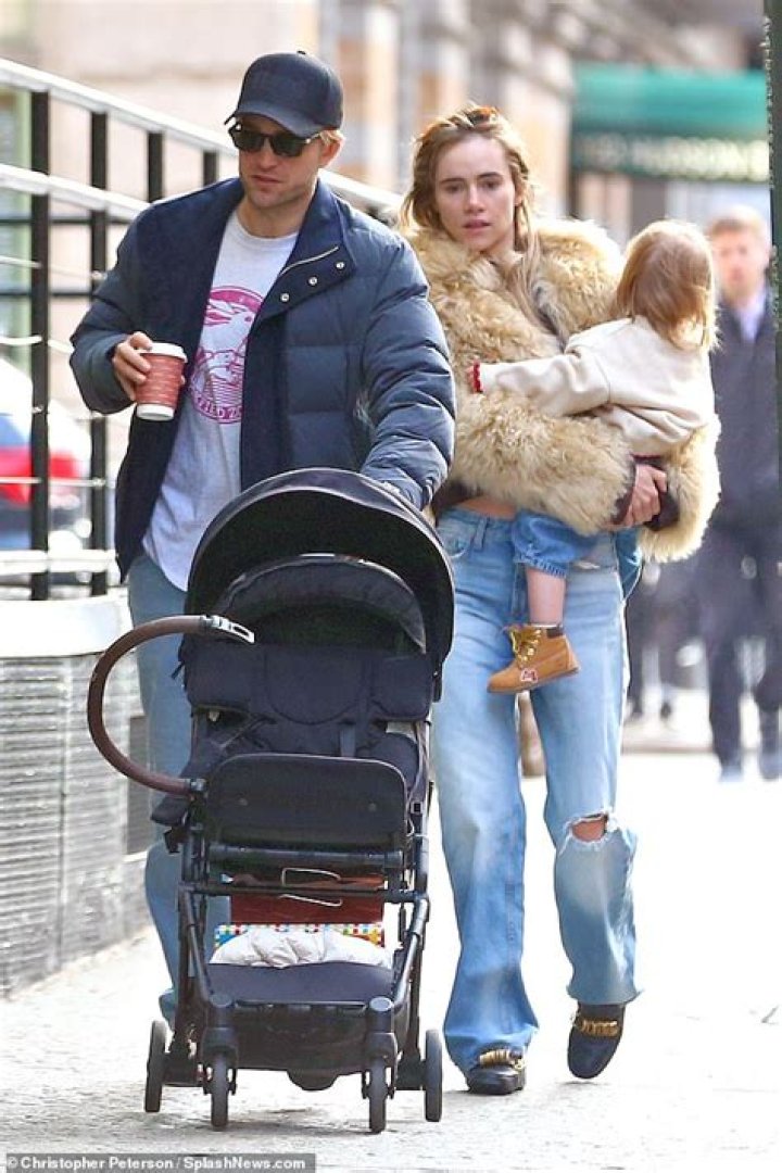 Robert Pattinson & Suki Waterhouse: Baby, Family & More!